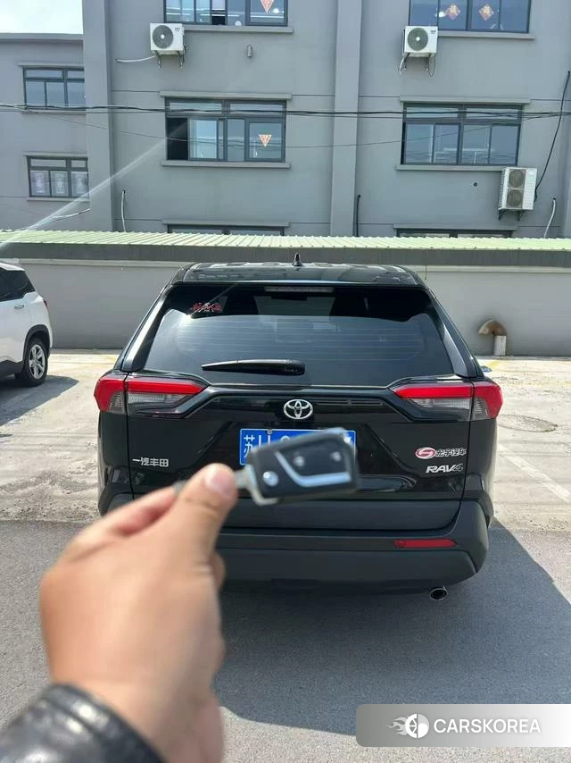 Toyota RAV4 2023 Черный из Китая, фото 3