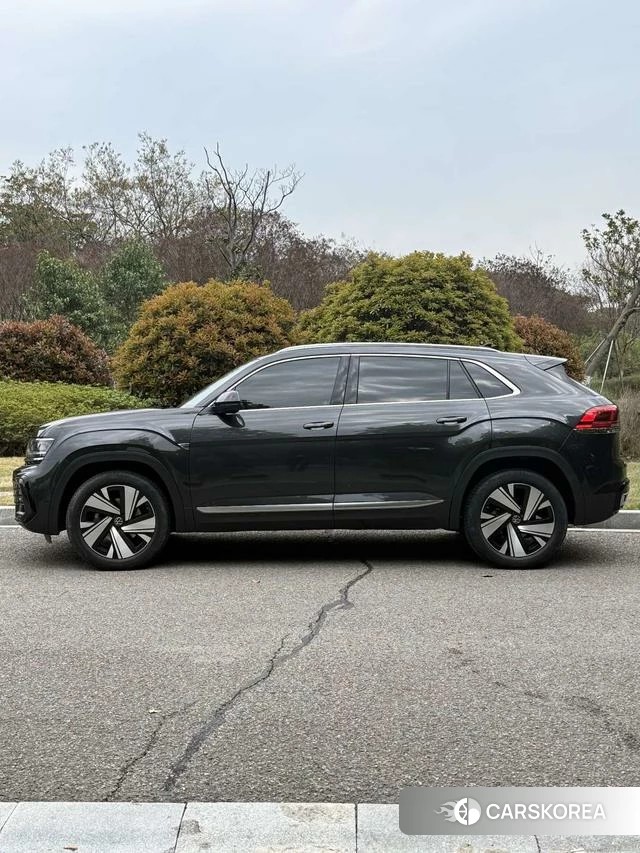 Volkswagen Teramont 2022 Темно-серый из Китая, фото 6