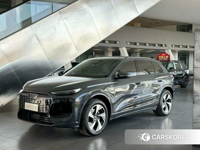 Audi Q6L 2025 Темно-серый из Китая, фото 4