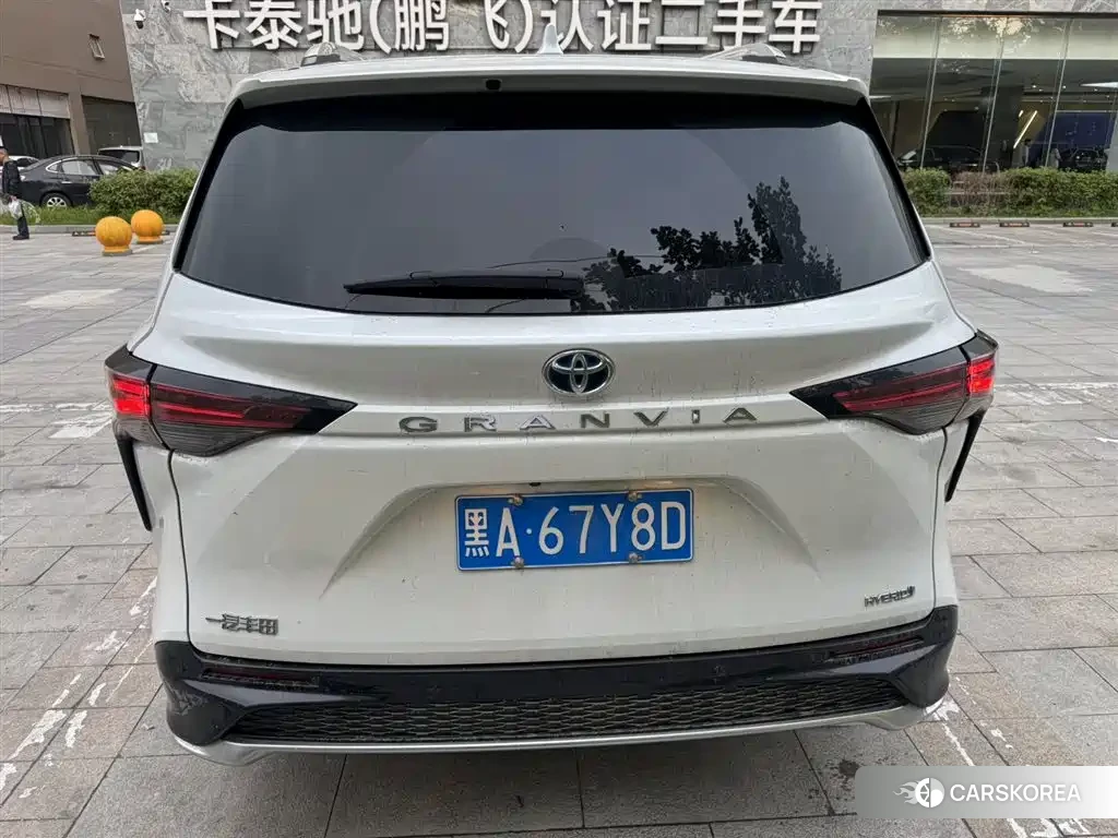 Toyota Granvia 2024 Белый из Китая, фото 3