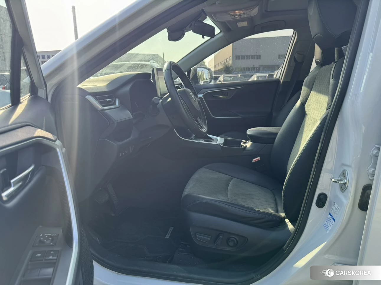 Toyota RAV4 2022 Белый из Китая, фото 3