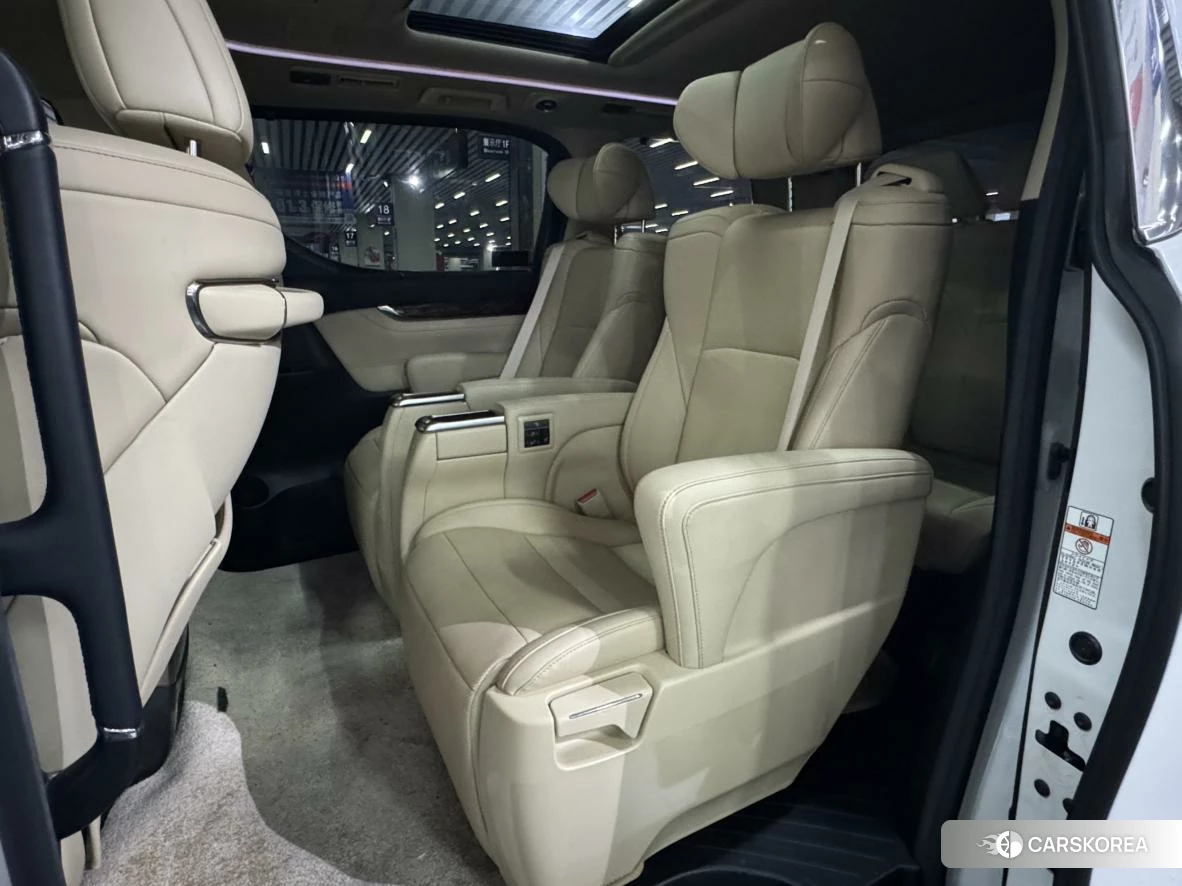 Toyota Alphard 2021 Белый из Китая, фото 3