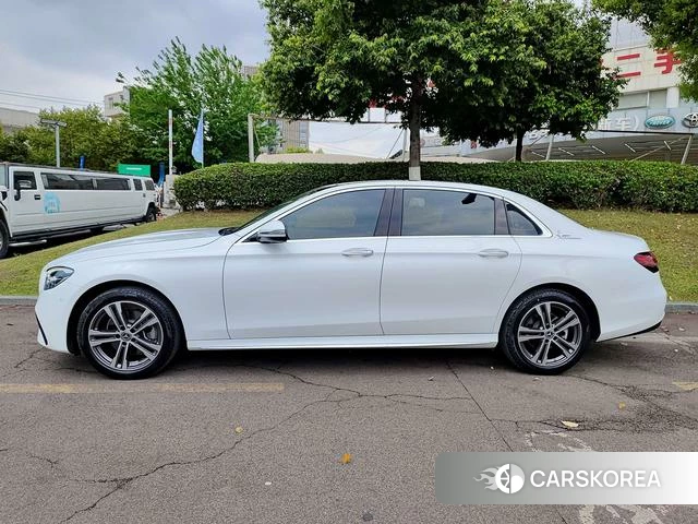 Mercedes-Benz E-Class 2023 Белый из Китая, фото 3