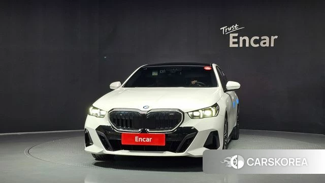BMW 5 Series (G60) id 4984944 из Кореи 23