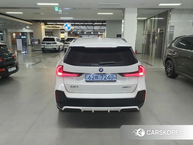 BMW iX1 (U11) 2025 Белый из Кореи, фото 3