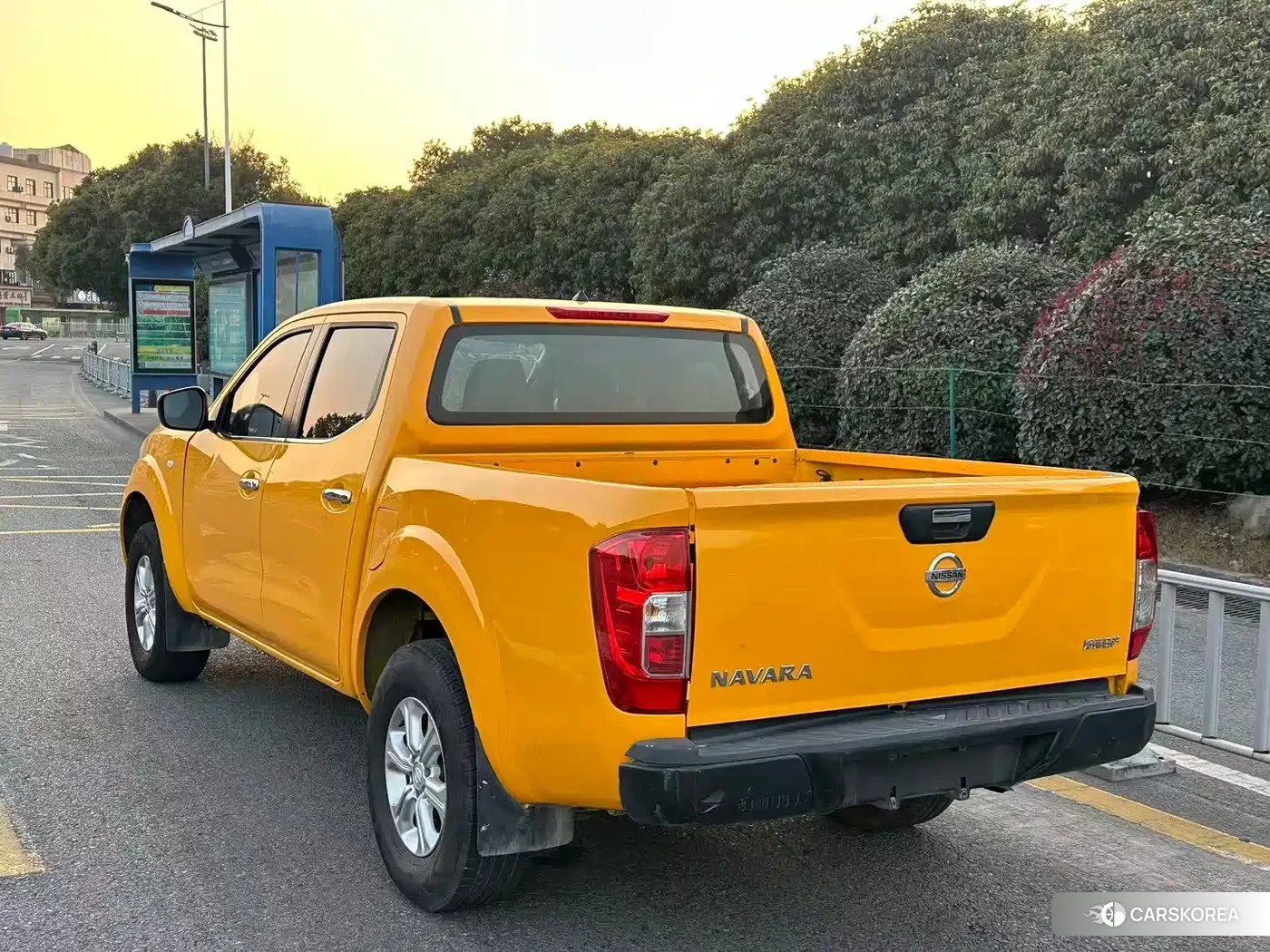 Nissan Navara 2021 Yellow/orange из Китая, фото 3
