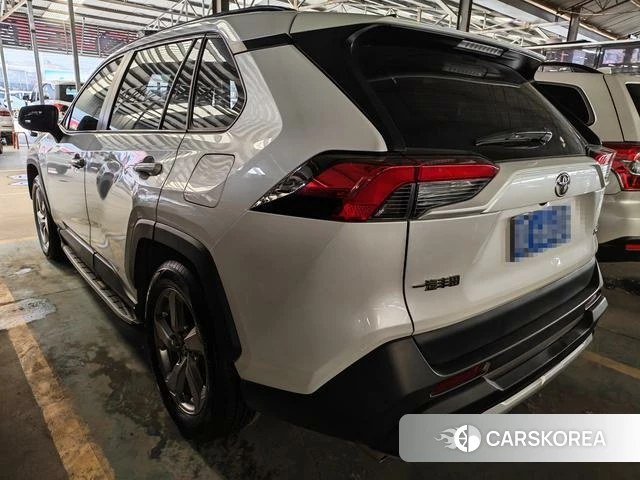 Toyota RAV4 2022 Белый из Китая, фото 3