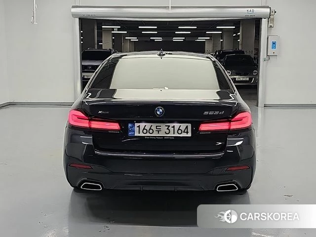 BMW 5 Series (G30) 2022 Черный из Кореи, фото 3
