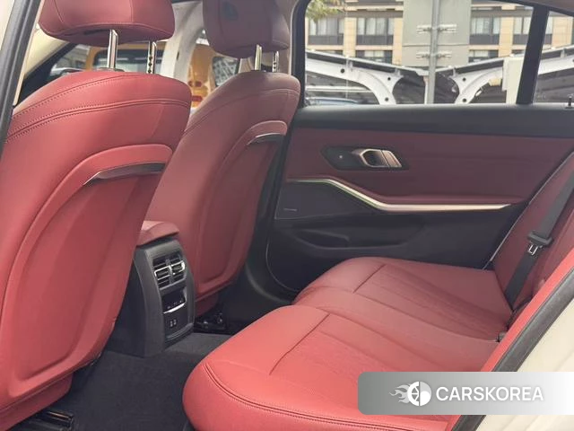 BMW 3 series 2023 Красный из Китая, фото 5
