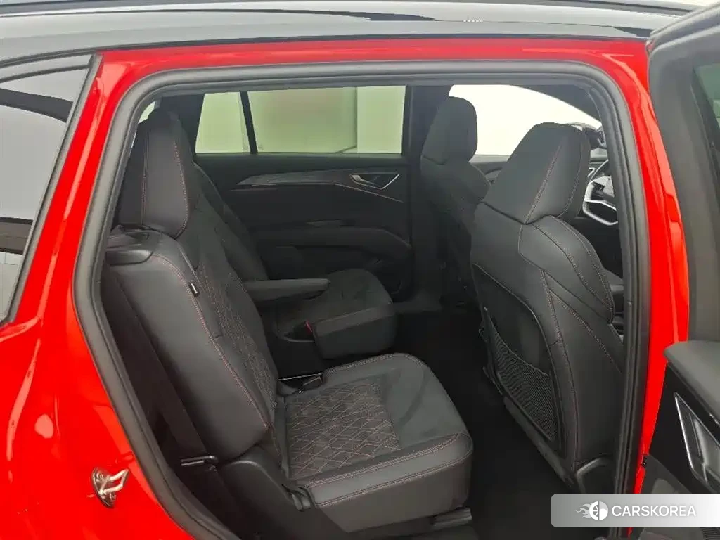 Audi Q5L 2024 Red/purple из Китая, фото 4