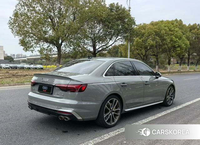 Audi S4 2021 Темно-серый из Китая, фото 4