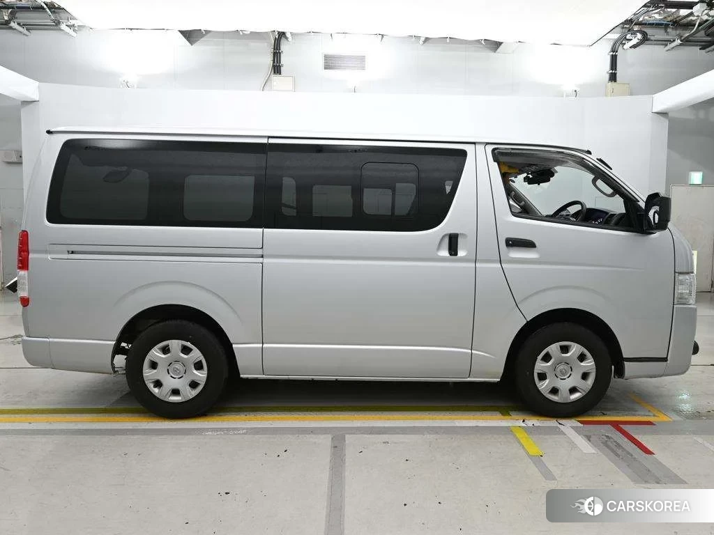 Toyota HiAce Van 2021 из Японии, фото 3