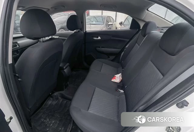 Kia Forte 2021 Белый из Китая, фото 3