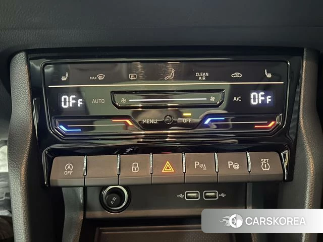 Skoda Karoq 2023 Белый из Китая, фото 6
