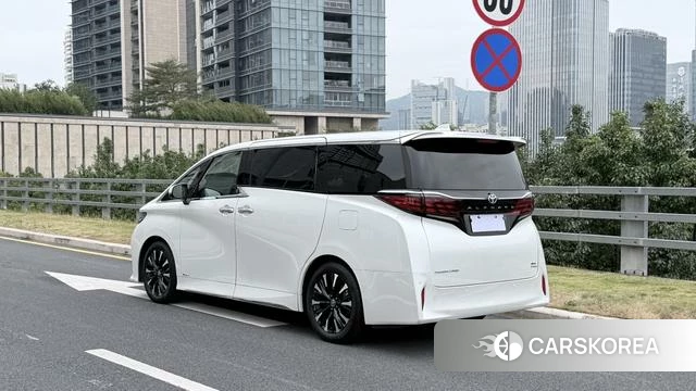 Toyota Alphard 2023 Белый из Китая, фото 5