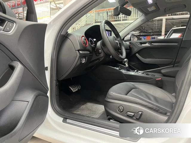 Audi A3 2020 Белый из Китая, фото 3