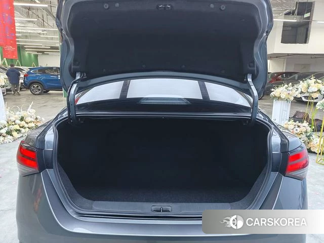 Nissan Sylphy 2025 Серебристо-серый из Китая, фото 6