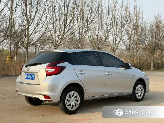 Toyota Vios 2021 Серебристо-серый из Китая, фото 3