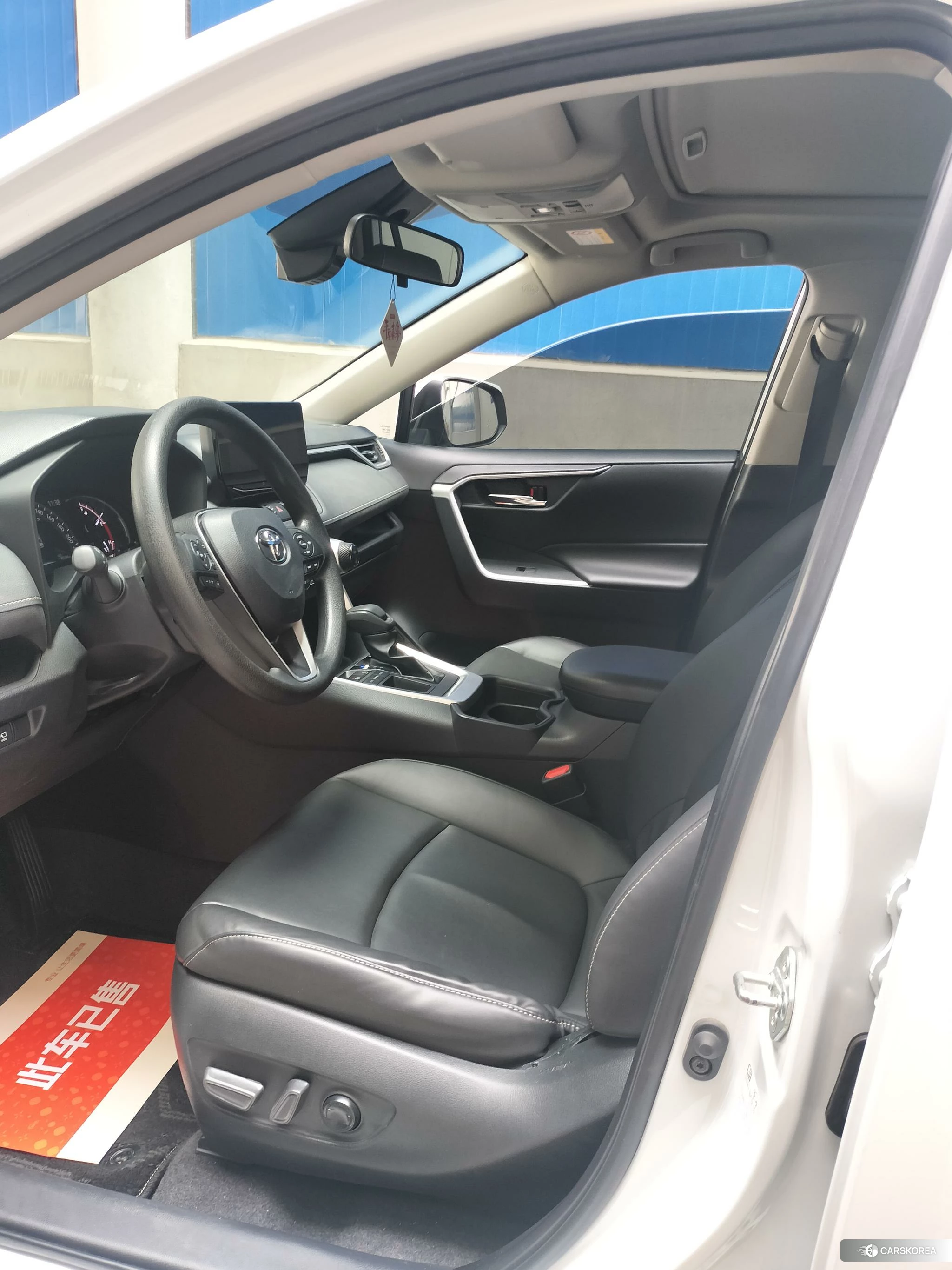 Toyota RAV4 2023 Белый из Китая, фото 3
