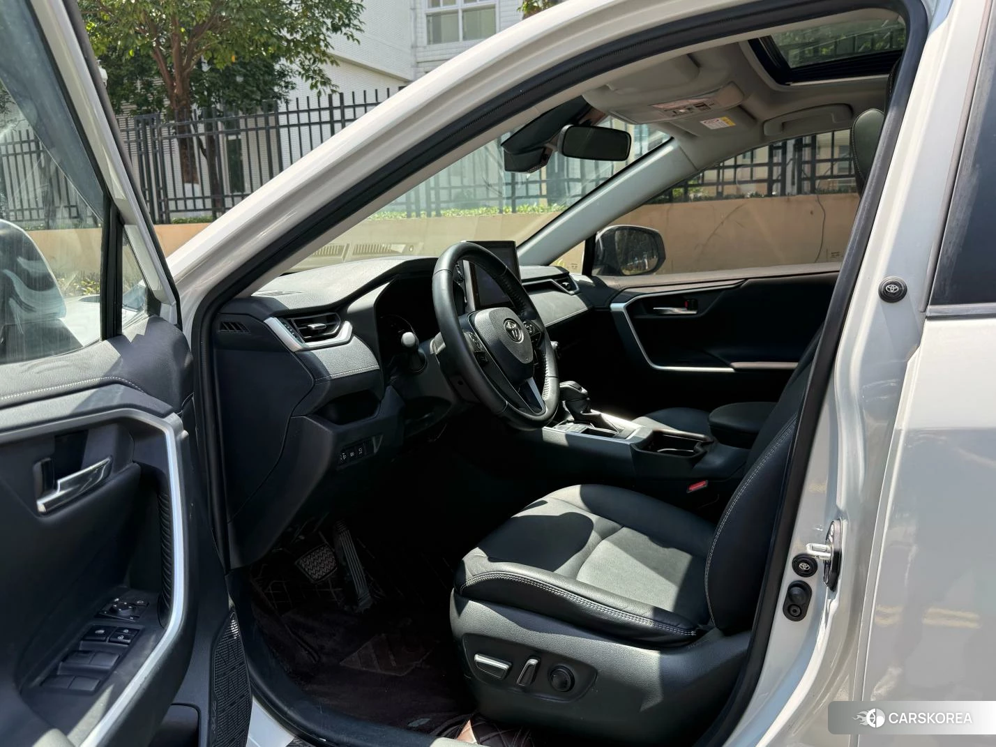 Toyota RAV4 2021 Белый из Китая, фото 3