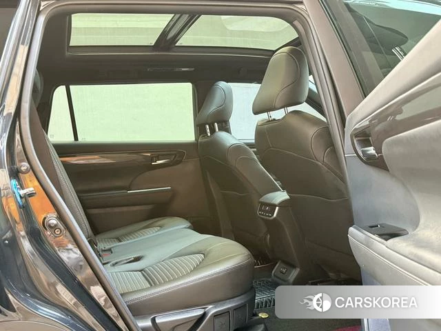 Toyota Crown 2022 Черный из Китая, фото 4