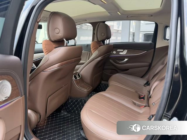 Mercedes-Benz E-Class 2023 Черный из Китая, фото 5