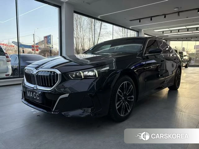 BMW 5 series 2025 Черный из Китая, фото 3