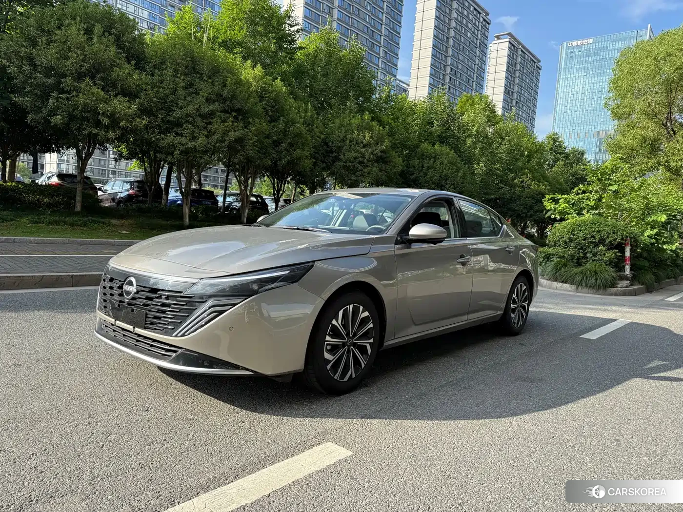 Nissan Altima 2025 Champagne/brown из Китая, фото 3