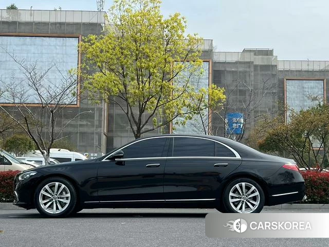 Mercedes-Benz S-Class 2025 Черный из Китая, фото 3