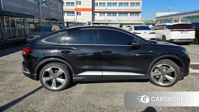Audi Q4 e-Tron (F4) 2026 Черный из Кореи, фото 3