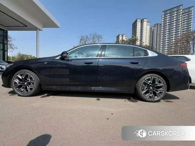 BMW 5 series 2025 Черный из Китая, фото 3
