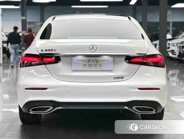 Mercedes-Benz E-Class 2024 Белый из Китая, фото 3