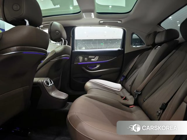Mercedes-Benz E-Class 2023 Черный из Китая, фото 6