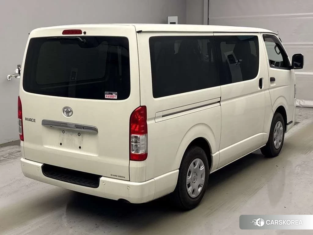Toyota HiAce Van 2023 из Японии, фото 3