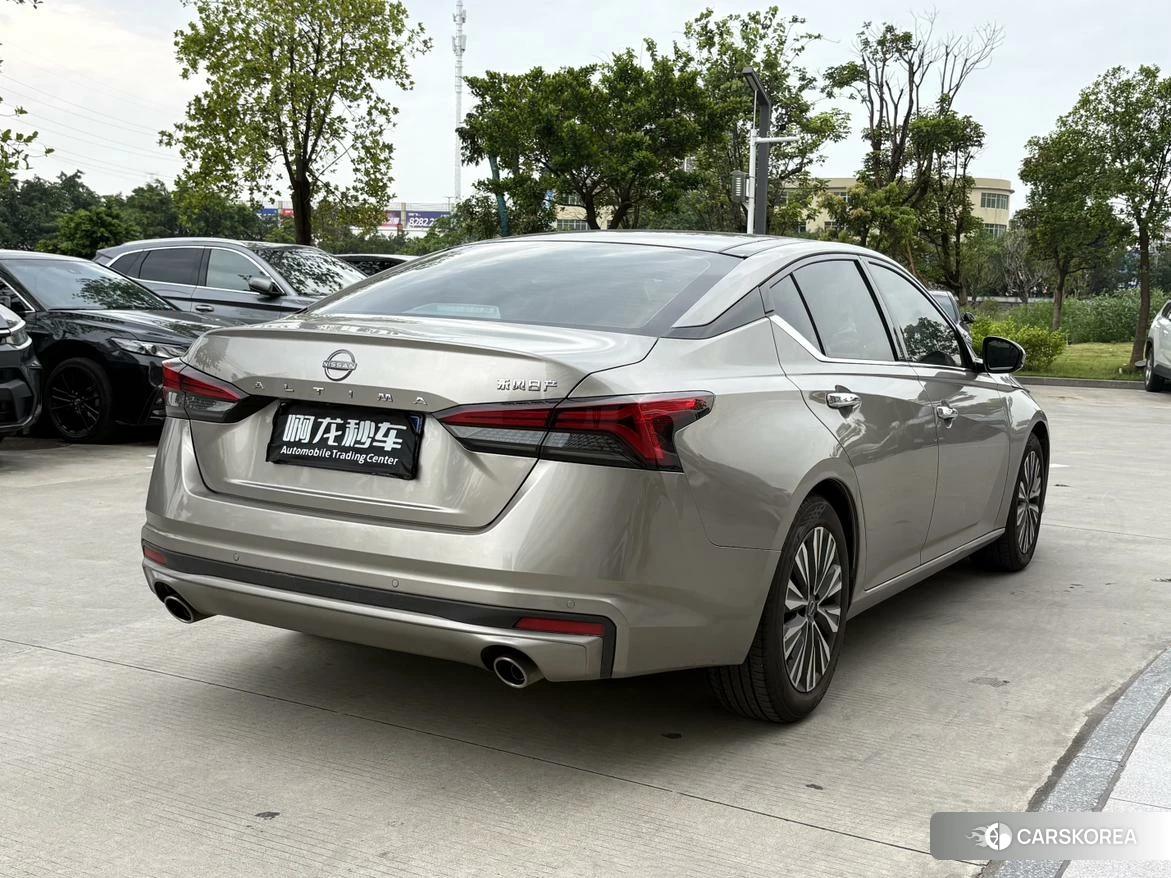 Nissan Altima 2022 Серебристо-серый из Китая, фото 3