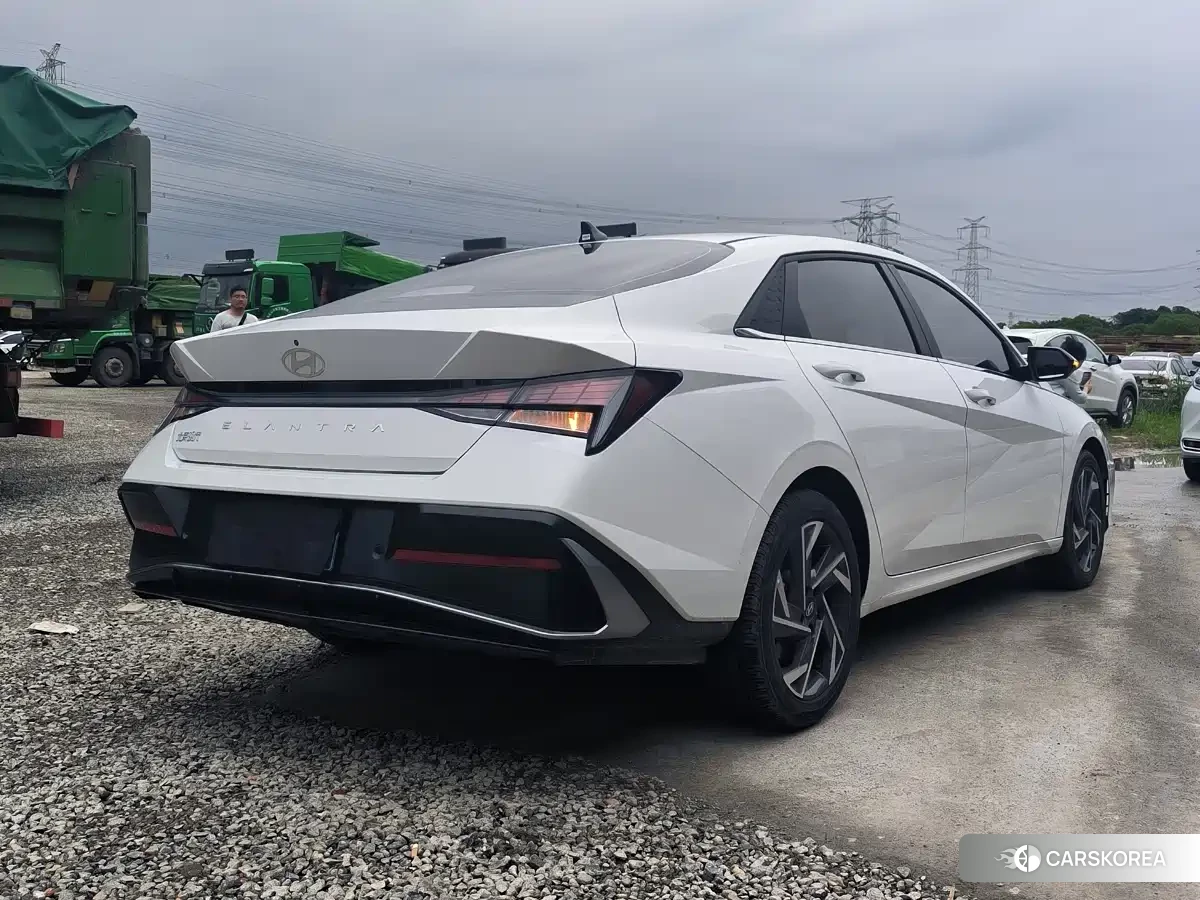 Hyundai Elantra 2026 Белый из Китая, фото 3