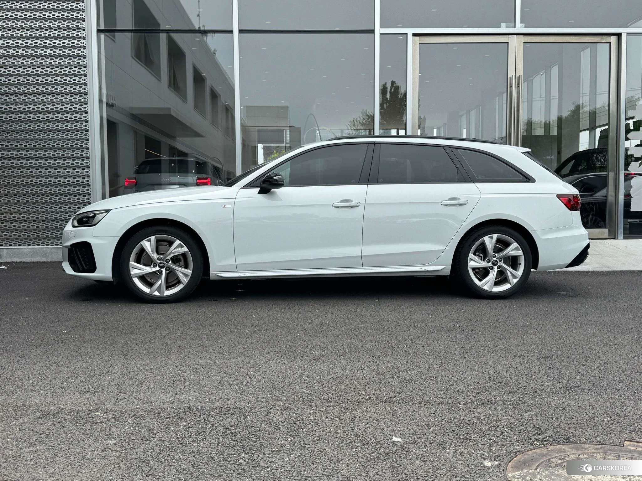 Audi A4L 2022 Белый из Китая, фото 3