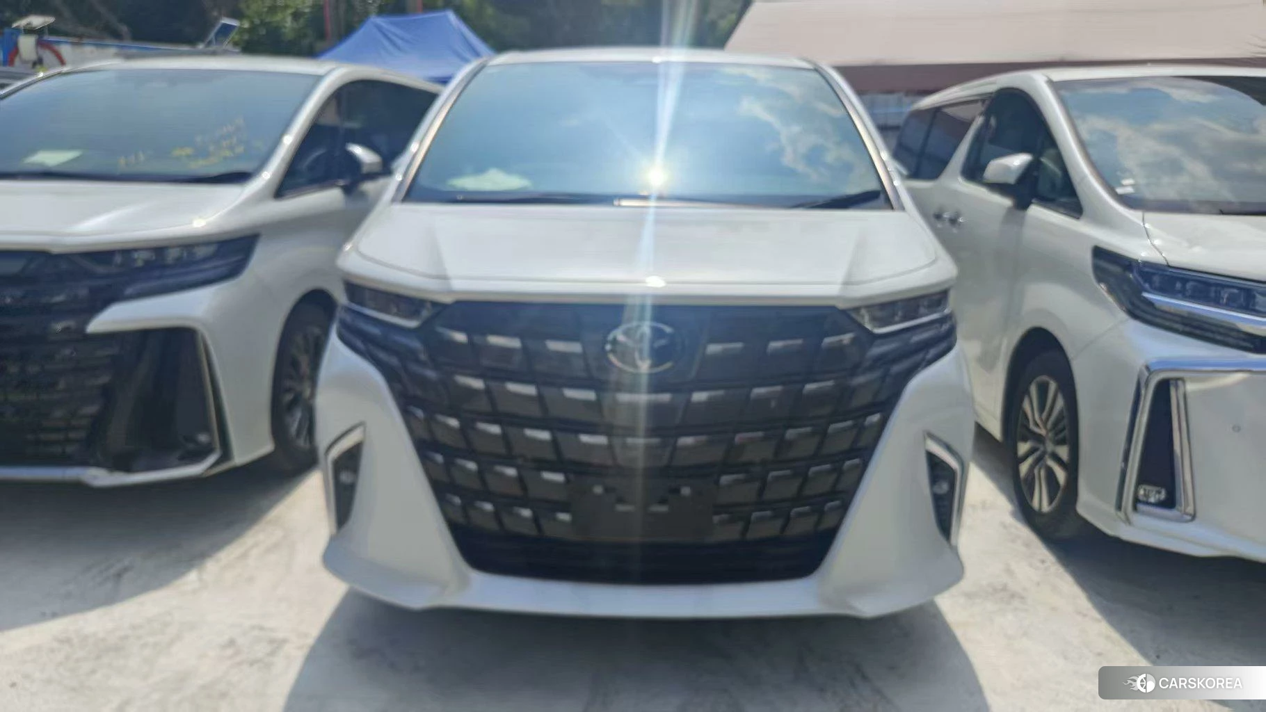 Toyota Alphard 2023 Белый из Китая, фото 3