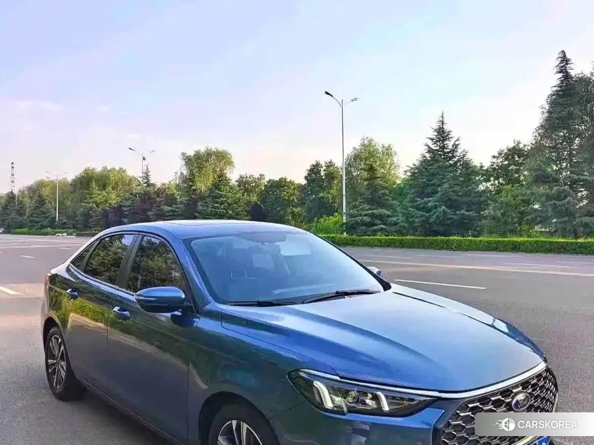 Ford Escort 2022 Синий из Китая, фото 4