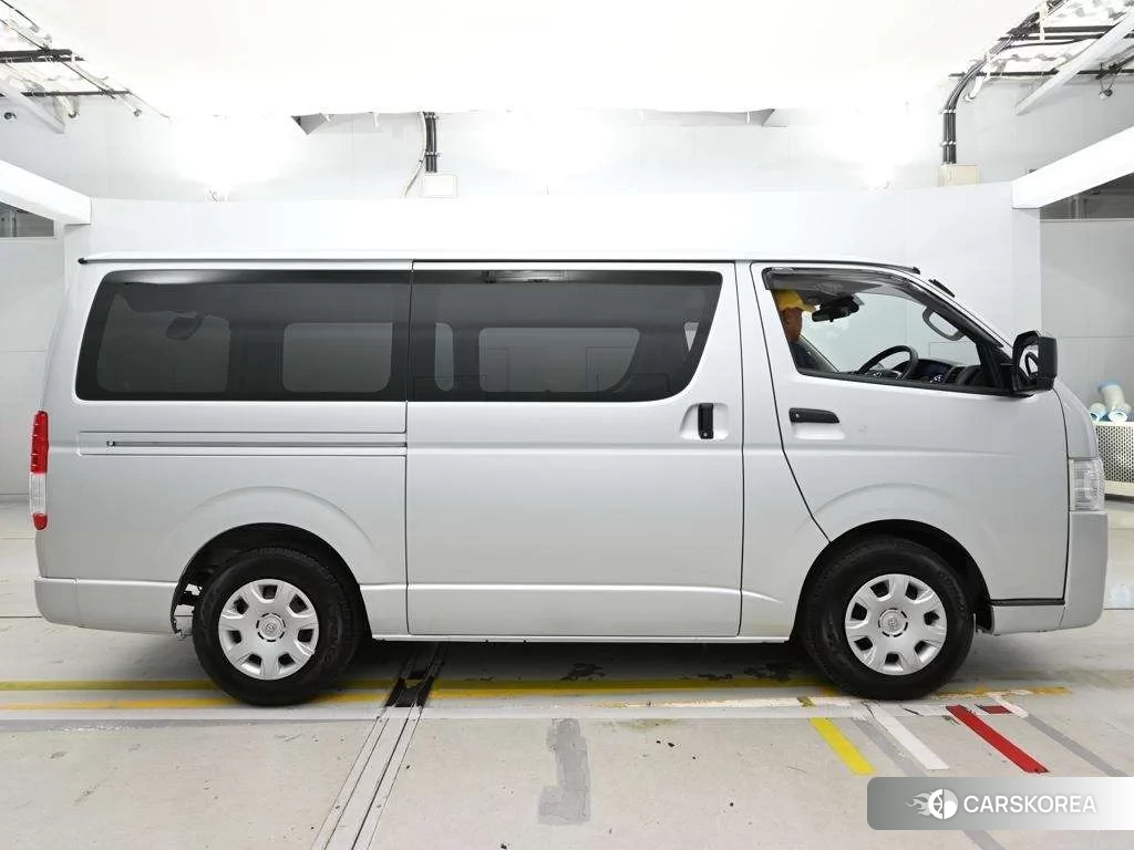 Toyota HiAce Van 2023 из Японии, фото 3