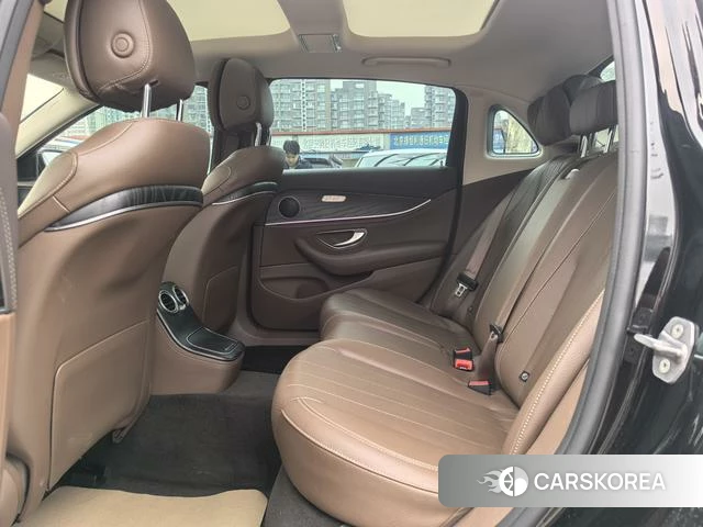 Mercedes-Benz E-Class 2023 Черный из Китая, фото 3