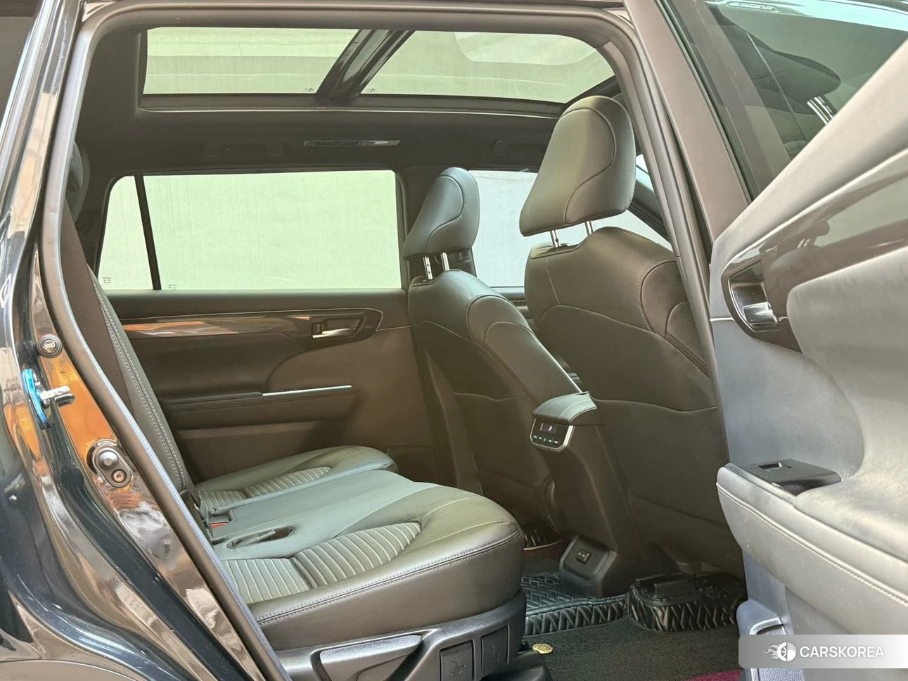 Toyota Crown 2021 Черный из Китая, фото 3
