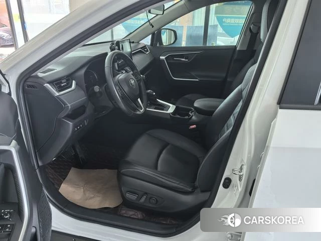 Toyota RAV4 2023 Белый из Китая, фото 3
