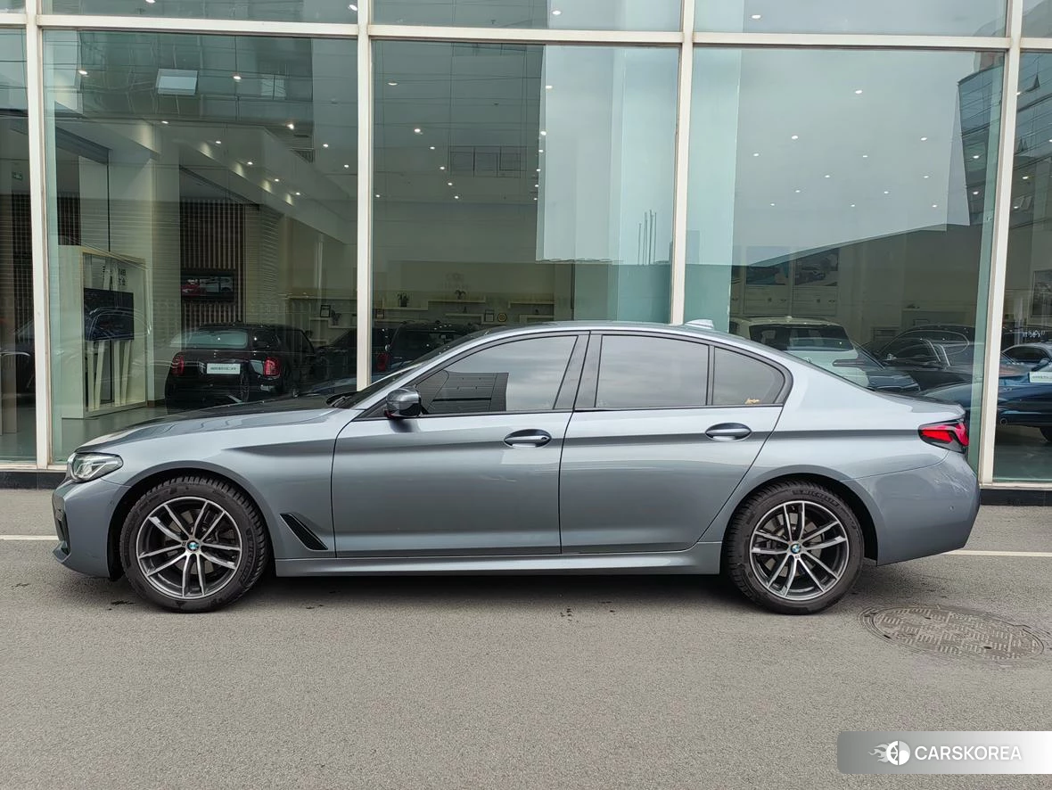BMW 5 series 2021 Серебристо-серый из Китая, фото 3