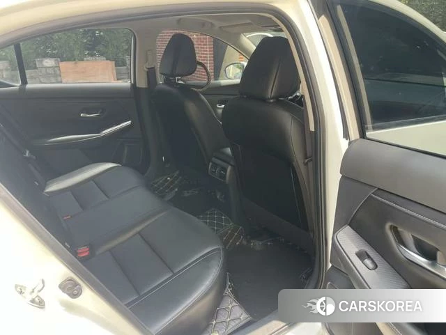Nissan Sylphy 2024 Белый из Китая, фото 6
