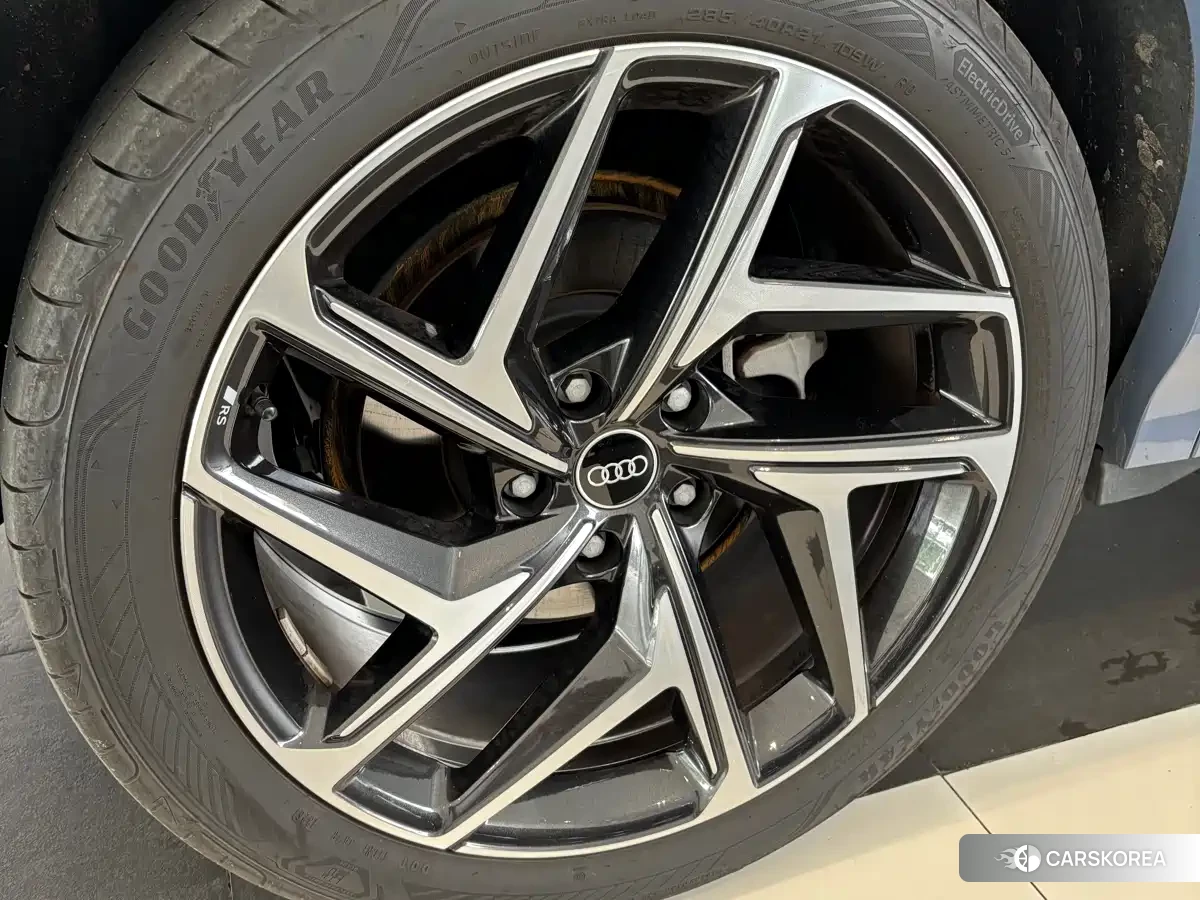 Audi Q6L Sportback 2025 Red/purple из Китая, фото 6