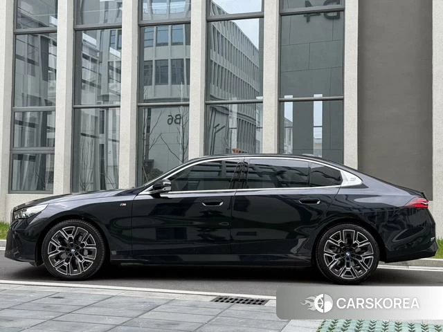 BMW 5 series 2026 Черный из Китая, фото 6