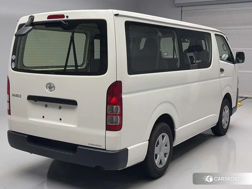 Toyota HiAce Van 2023 из Японии, фото 3