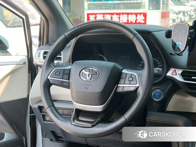 Toyota Sienna 2023 Белый из Китая, фото 3