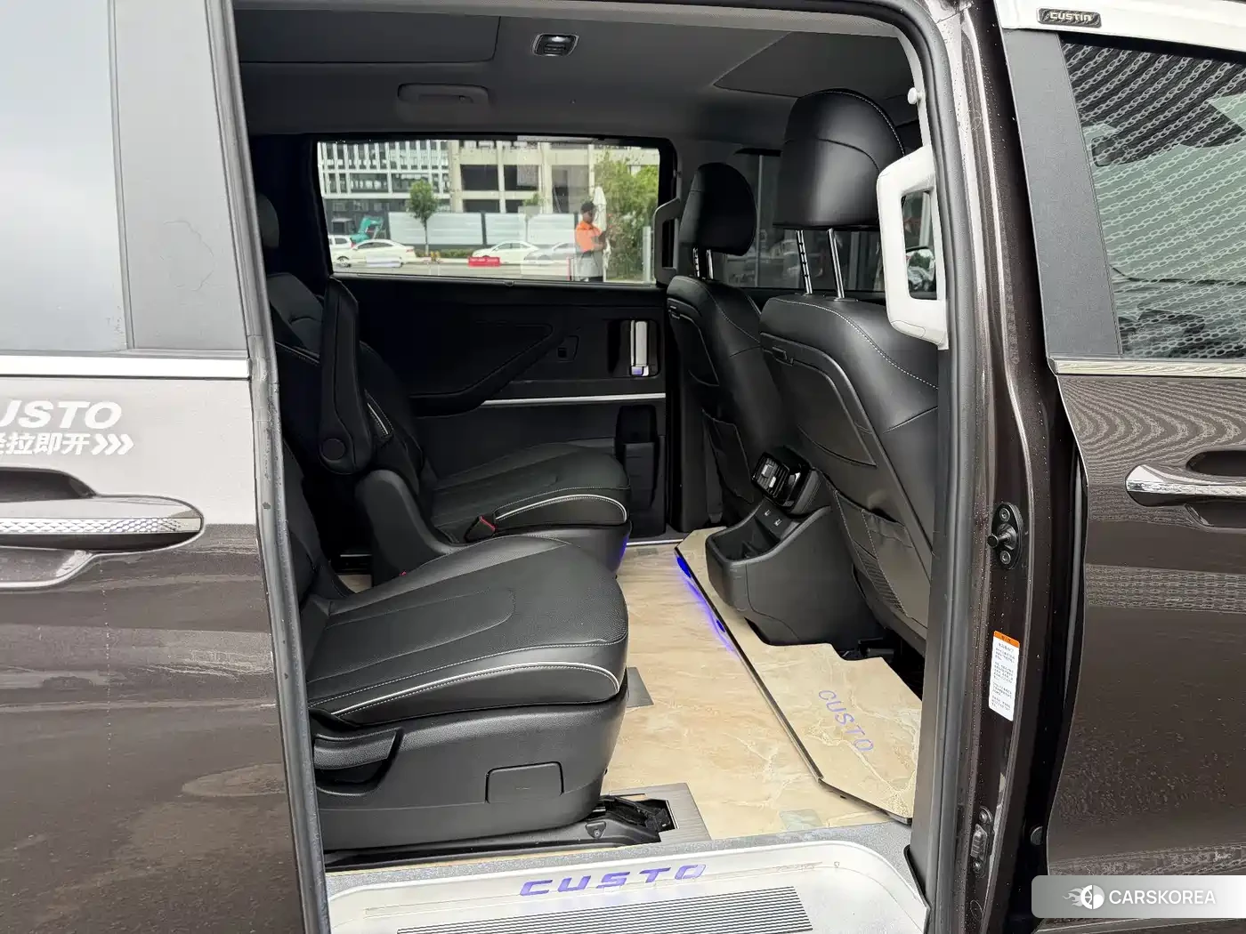 Hyundai Custo 2024 Champagne/brown из Китая, фото 3